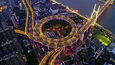 2K上海南浦大桥夜景车流灯光大气航拍视频的预览图